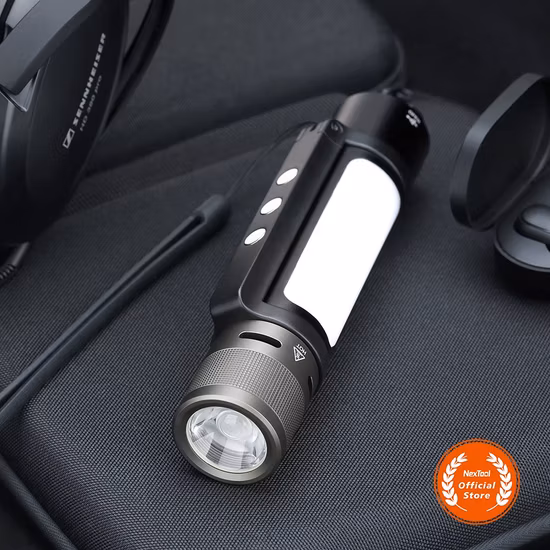 Linterna LED portátil y para acampar con carga de teléfono USB